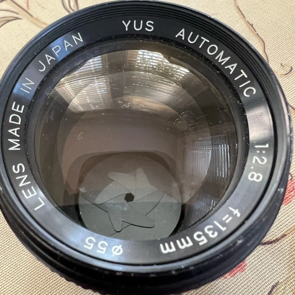 Yus automatic 1:2.8 f=135 mm 55 lens